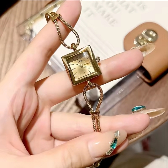 Luna Luxe Gold Square Watch ✨ Timeless Elegance - Picture 5 of 6